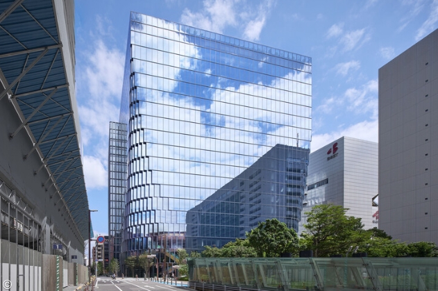 OMA Completes 18-Story Office Tower in Fukuoka’s Tenjin District