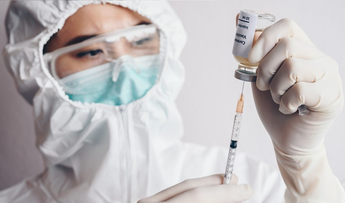 Estudo foi realizado com 29.949 voluntários e se mostrou eficaz contra as variantes de interesse ou preocupação (Imagem: iStock).