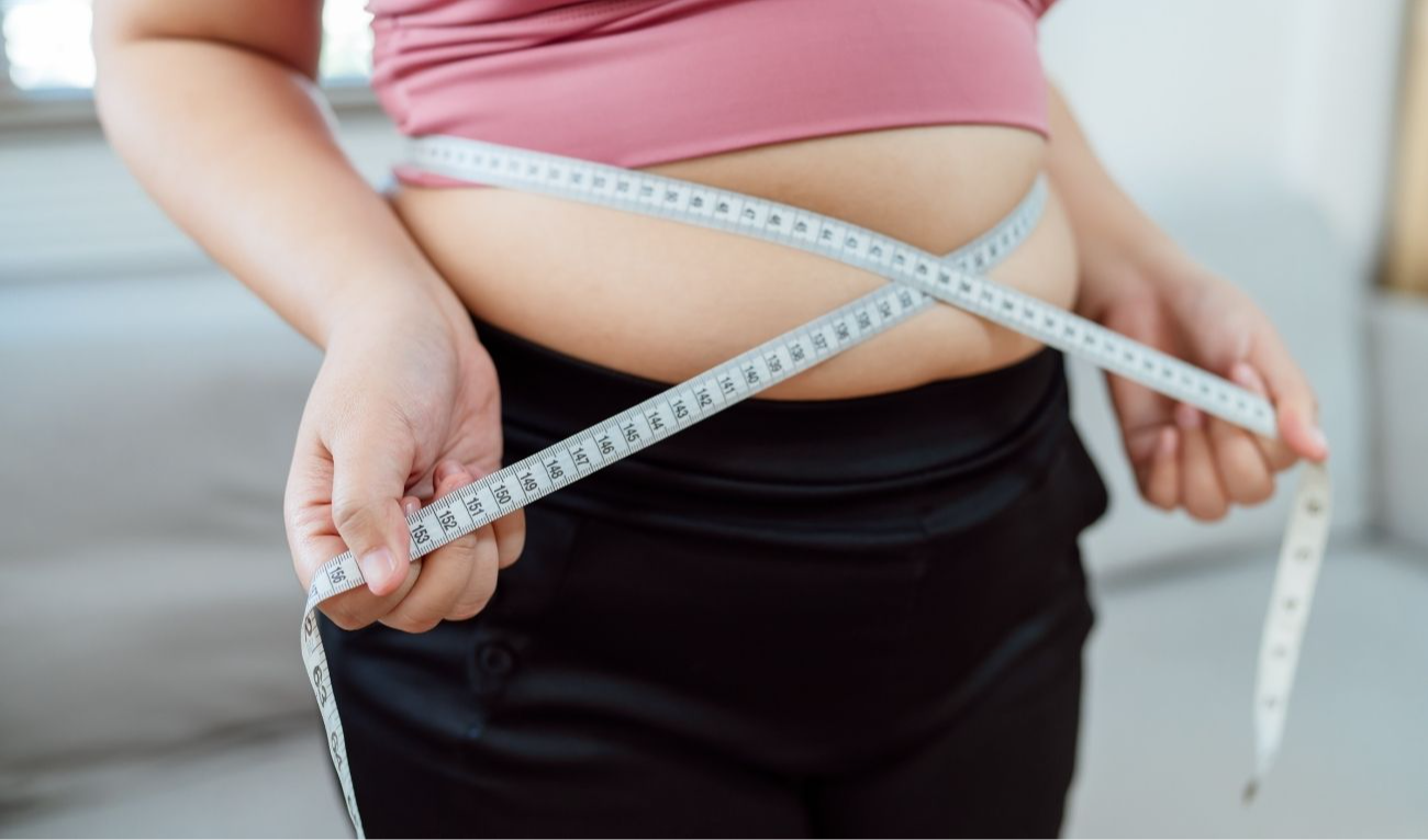 Estudo revela que o impacto do peso na qualidade de vida muda drasticamente de acordo com a idade e o sexo. (imagem: charliepix)