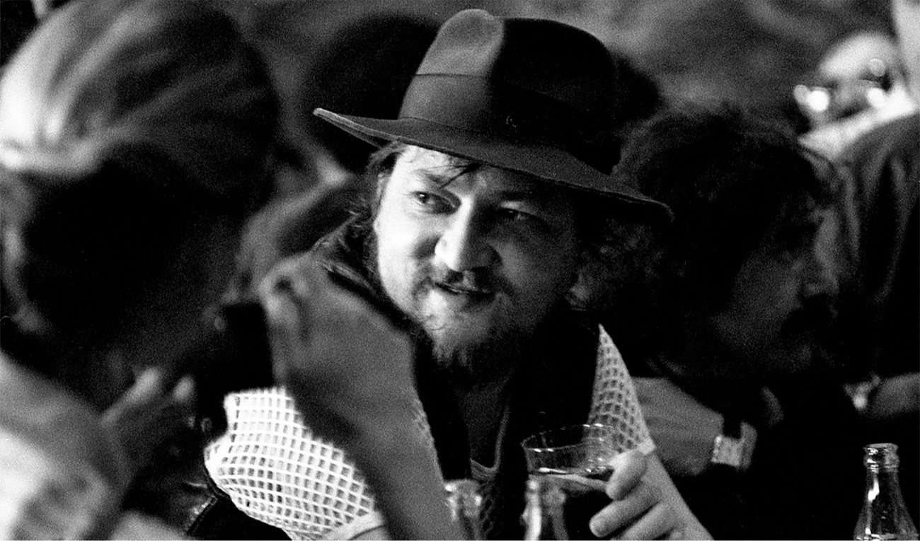 Novo artigo na “New German Critique” explora as múltiplas camadas do "drag" na obra de Rainer Werner Fassbinder. (imagem: Gorup de Besanez, CC BY-SA 4.0 <https://creativecommons.org/licenses/by-sa/4.0>, via Wikimedia Commons)