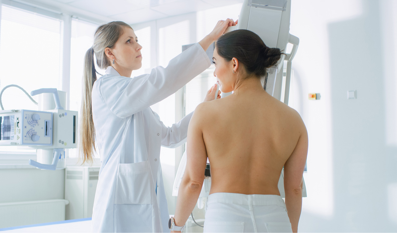 A taxa de falsos-negativos da IA em mamografias reforça o papel insubstituível do radiologista. (imagem: gorodenkoff / iStock)