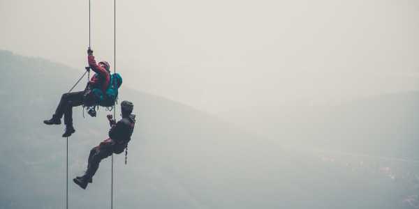 4 Dangerous Places to Take a Selfie When You Travel