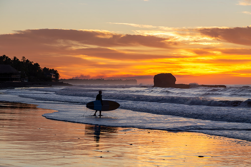 Surfer at El Tunco 