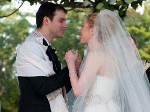 Interfaith Ceremony:
 Chelsea Clinton married Marc Mezvinsky in 2010 in Rhinebeck, New York.				