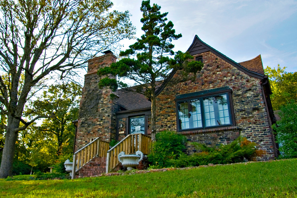 Clinton House Museum Attracts History Lovers in Hog Country Little