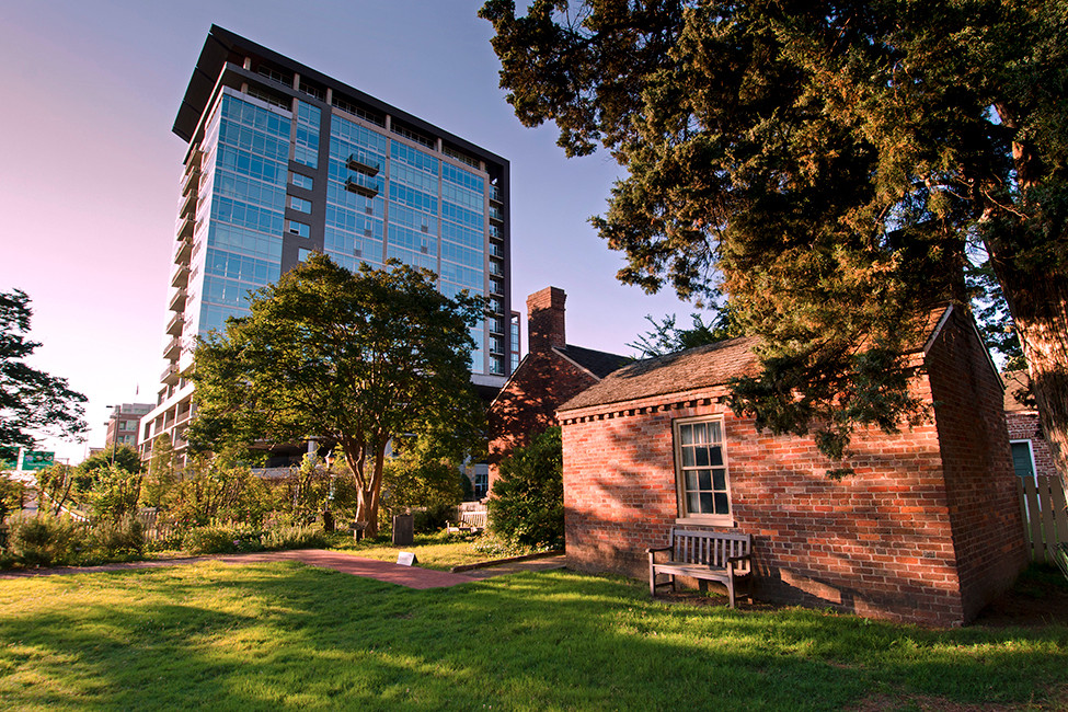 What to Expect at August's 2nd Friday Art Night Little Rock Soiree