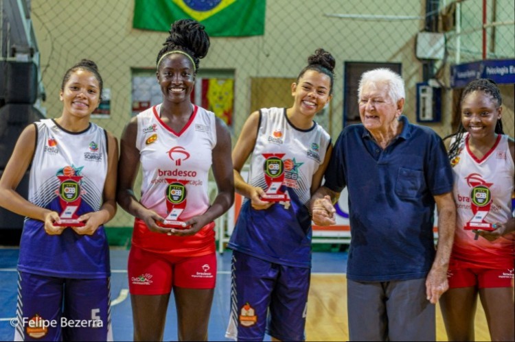 .:: adc_bradesco_garante_o_titulo_invicto_do_brasileiro_interclubes_sub_21_feminino_68054.jpg ::.