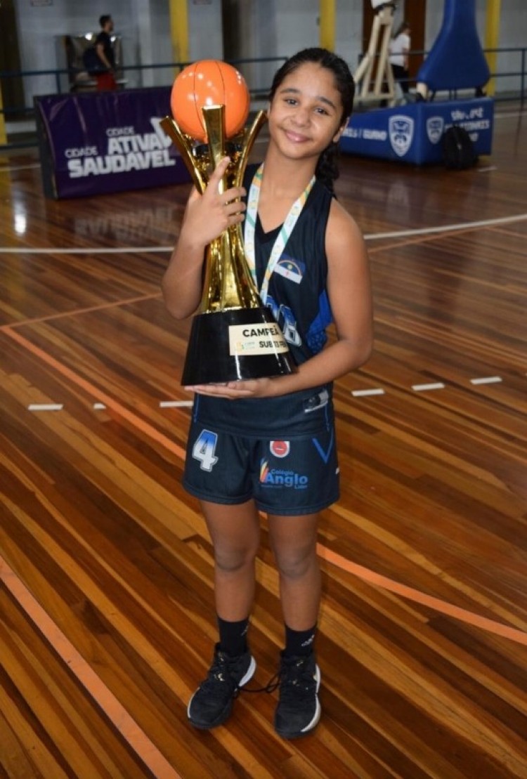 .:: aos_11_anos_micaela_duarte_joga_no_sub_16_e_vai_reforcar_o_bradescoosasco_68372.jpg ::.