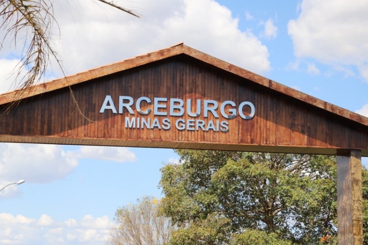 .:: arceburgo_mais_uma_cidade_nas_minhas_coberturas_contos_recolhidos20_70636.jpg ::.