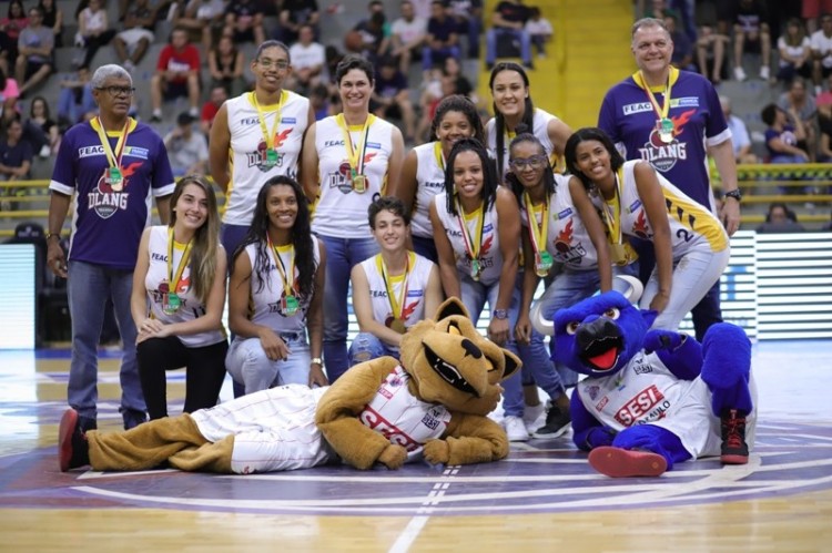 .:: feac_franca_um_ano_de_grandes_cconquistas_no_basquete_feminino_recebe_homenagem_em_jogo_do_nbb_68716.jpg ::.
