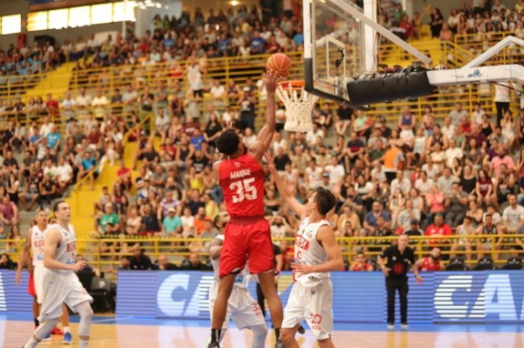 .:: franca_perde_para_o_paulistano_e_a_invencibilidade_do_nbb_68388.jpg ::.