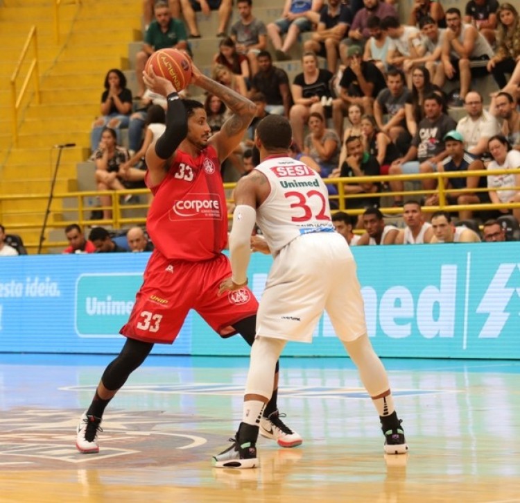 .:: franca_perde_para_o_paulistano_e_a_invencibilidade_do_nbb_68392.jpg ::.