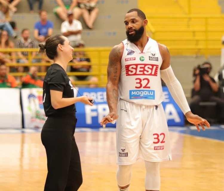 .:: franca_perde_para_o_paulistano_e_a_invencibilidade_do_nbb_68396.jpg ::.