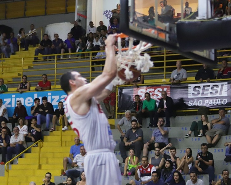 .:: franca_vence_basquete_cearense_e_continua_invicto_no_nbb_68265.jpg ::.