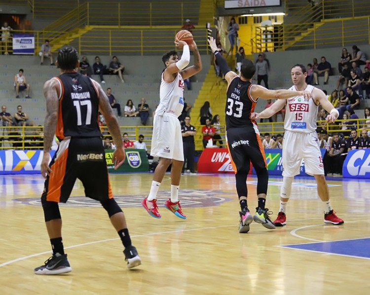 .:: franca_vence_basquete_cearense_e_continua_invicto_no_nbb_68266.jpg ::.