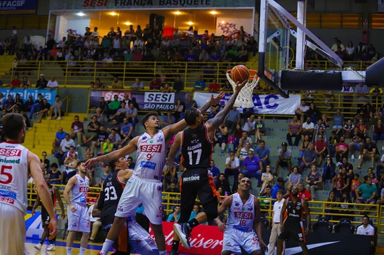 .:: franca_vence_basquete_cearense_e_continua_invicto_no_nbb_68274.jpg ::.