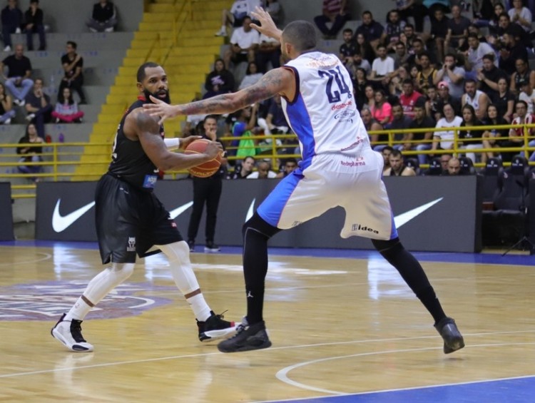 .:: franca_x_unifacisa_copa_super_8_lances_livres_de_um_grande_jogo_68871.jpg ::.