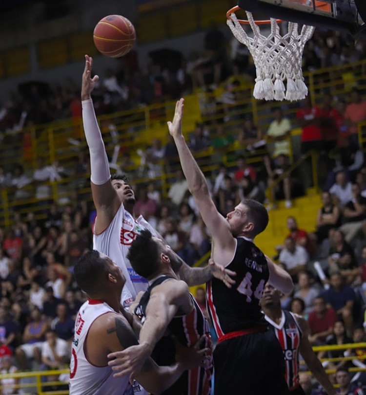 .:: lances_livres_de_franca_87_x_88_sao_paulo_pelo_nbb_68745.jpg ::.