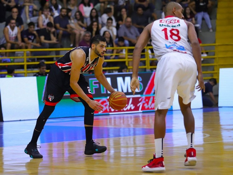 .:: lances_livres_de_franca_87_x_88_sao_paulo_pelo_nbb_68746.jpg ::.