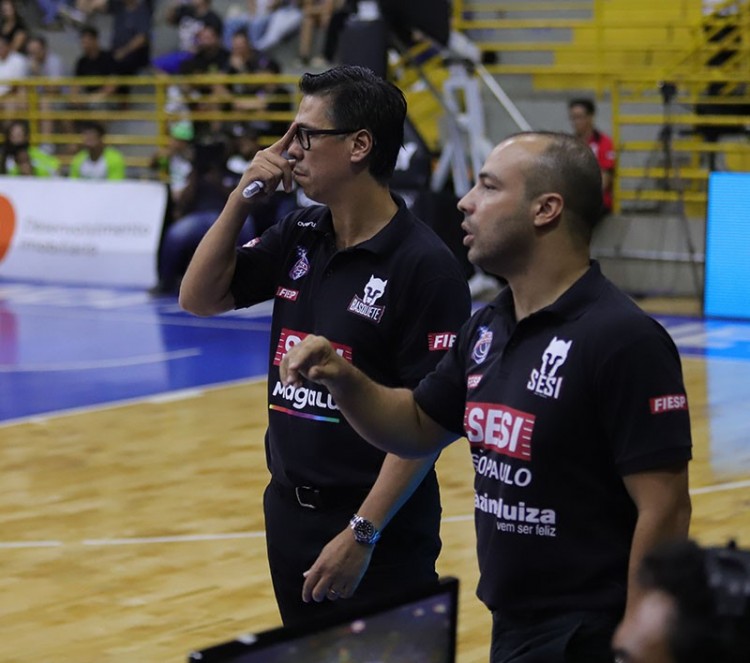 .:: lances_livres_de_franca_87_x_88_sao_paulo_pelo_nbb_68748.jpg ::.