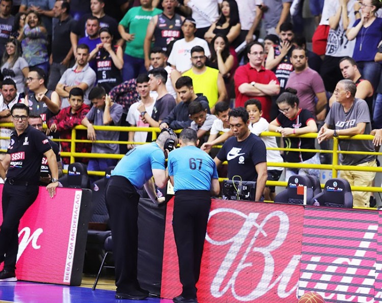 .:: lances_livres_de_franca_87_x_88_sao_paulo_pelo_nbb_68750.jpg ::.