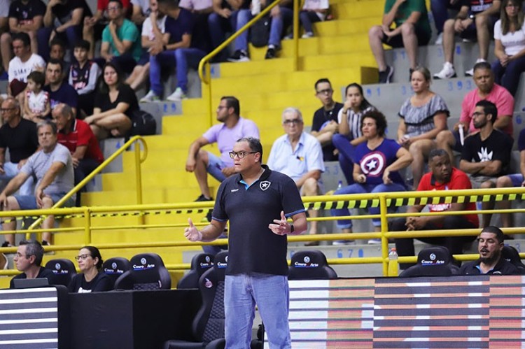 .:: lances_livres_de_franca_x_botafogo_pelo_nbb_68603.jpg ::.