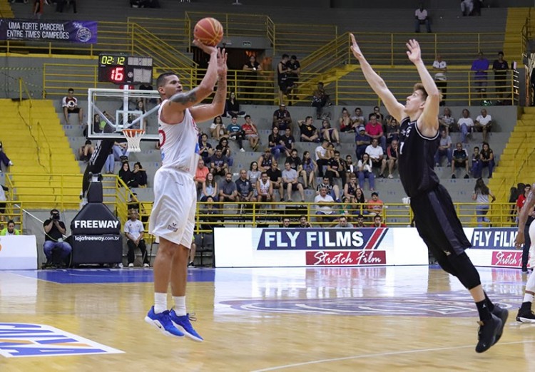 .:: lances_livres_de_franca_x_botafogo_pelo_nbb_68605.jpg ::.