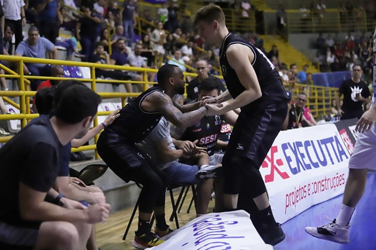 .:: lances_livres_de_franca_x_botafogo_pelo_nbb_68613.jpg ::.