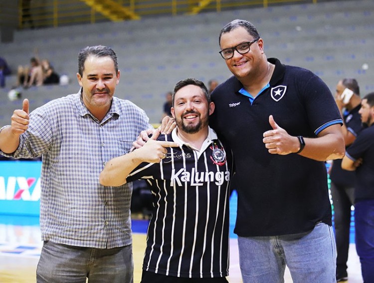 .:: lances_livres_de_franca_x_botafogo_pelo_nbb_68615.jpg ::.