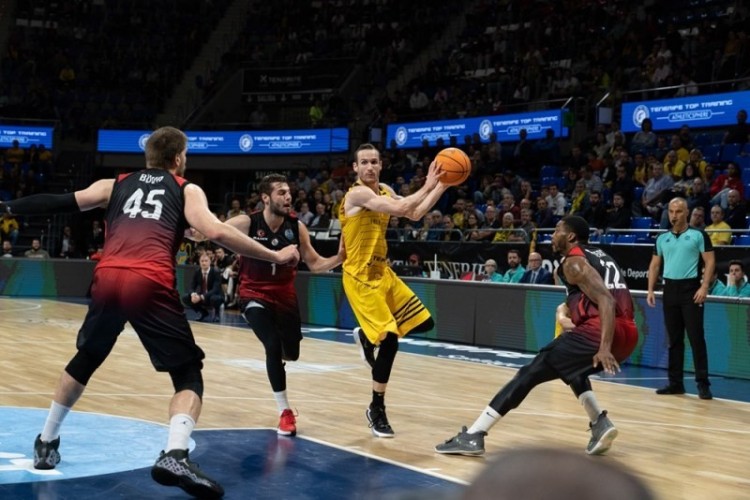 .:: marcelinho_huertas_conclui_o_ano_de_2019_em_alta_68854.jpg ::.