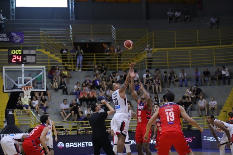 .:: quimsa_argentina_vence_em_franca_pela_champions_league_americas_68468.jpg ::.