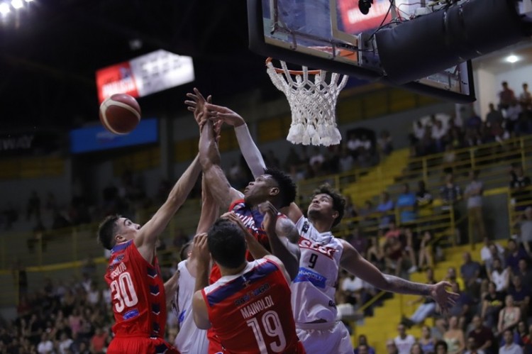 .:: quimsa_argentina_vence_em_franca_pela_champions_league_americas_68473.jpg ::.