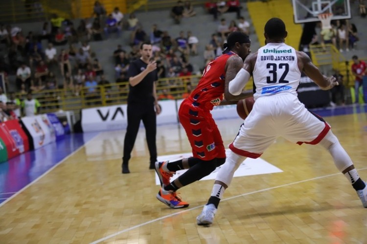 .:: quimsa_argentina_vence_em_franca_pela_champions_league_americas_68481.jpg ::.