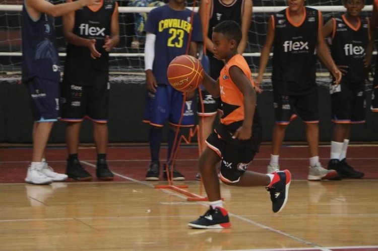 .:: rinaldo_comemora_sucesso_do_torneio_de_habilidades_e_dos_arremessos_de_tres_pontos_da_lsbflexpms_68775.jpg ::.