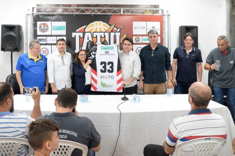 .:: xi_de_agostoaabttatui_apresenta_equipe_adulta_masculina_de_basquete_67979.jpg ::.