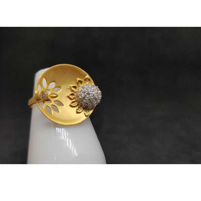 916 Ladies Fancy Gold Ring