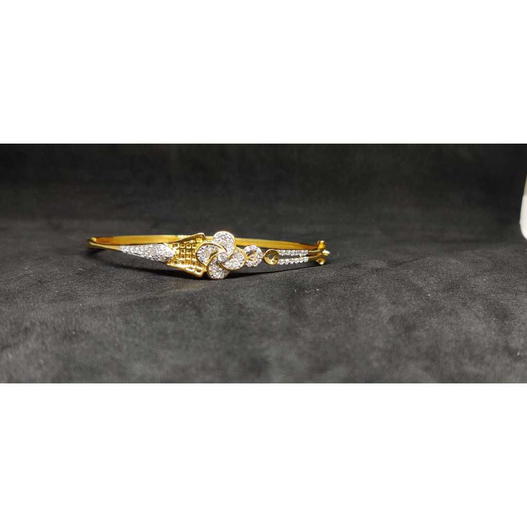 18K Exclusive Ladies Gold Kada