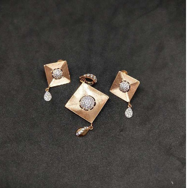 18K Ladies Fancy Rose Pendant Set