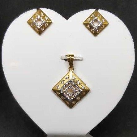 916 Ladies Fancy Pendant Set