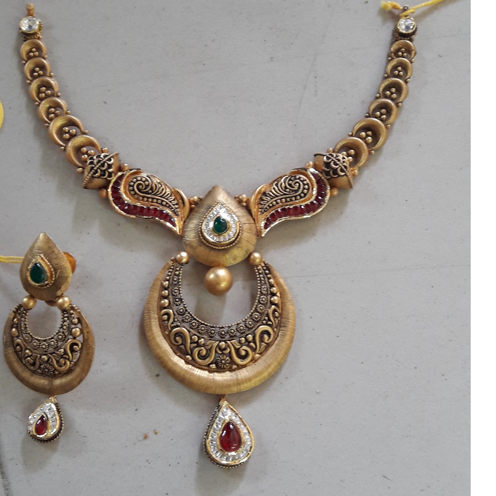 22KT Gold Ladies Designer Necklace Set Yellow