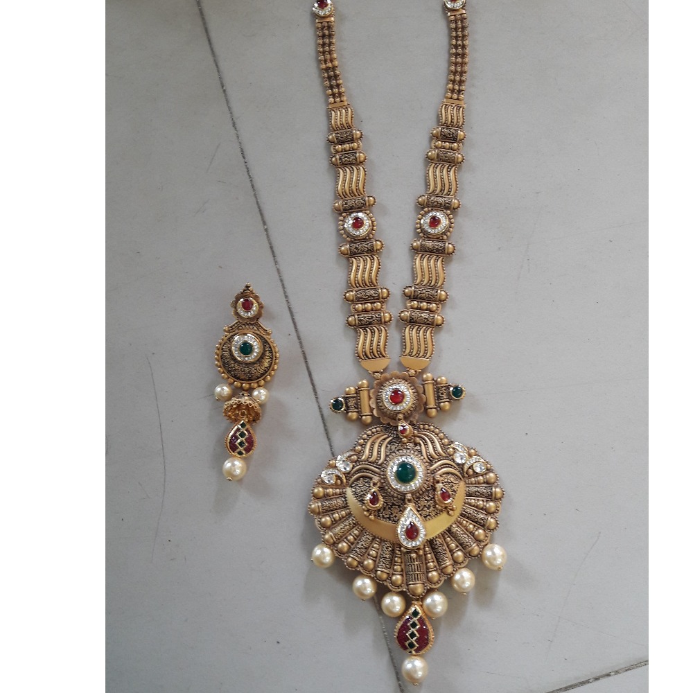 22KT Gold Ladies Designer Necklace Set