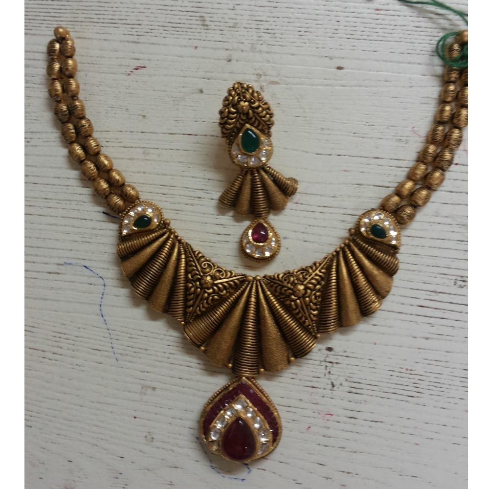 22KT Gold Ladies Designer Necklace Set