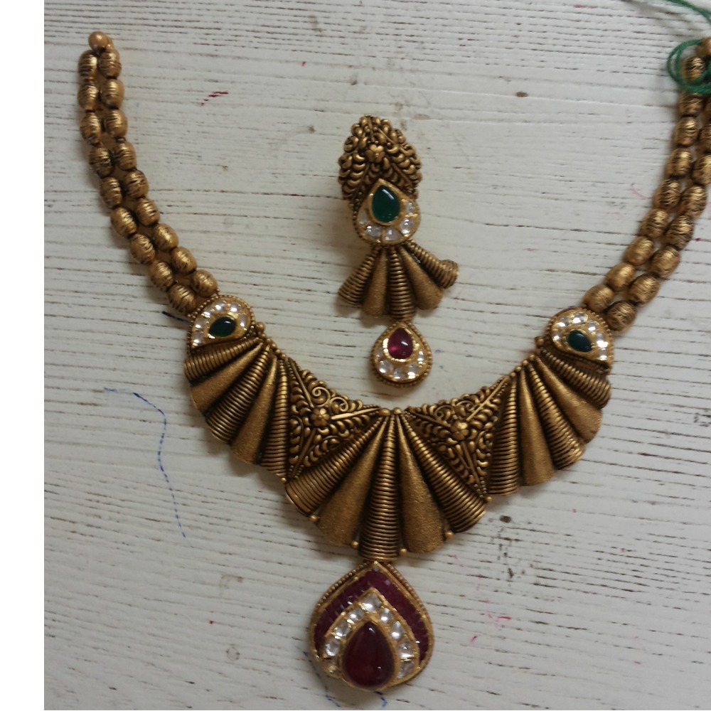 22KT Gold Ladies Designer Necklace Set Yellow