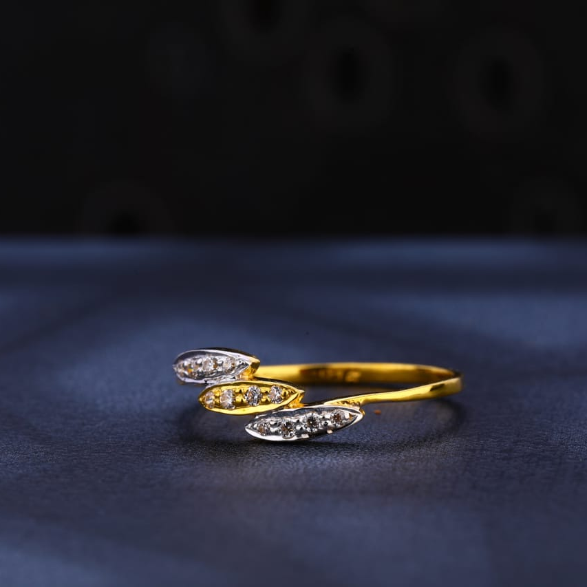 916 Gold Ladies Gorgeous Ring LR979