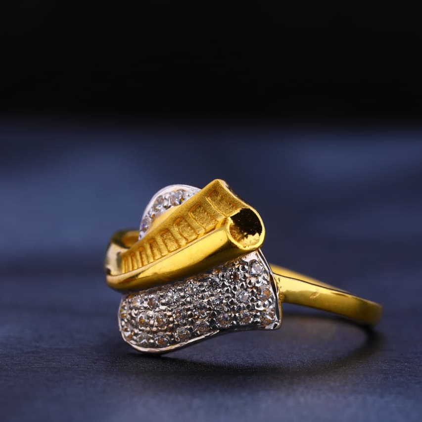 916 Gold Hallmark Gorgeous Ladies Ring LR323