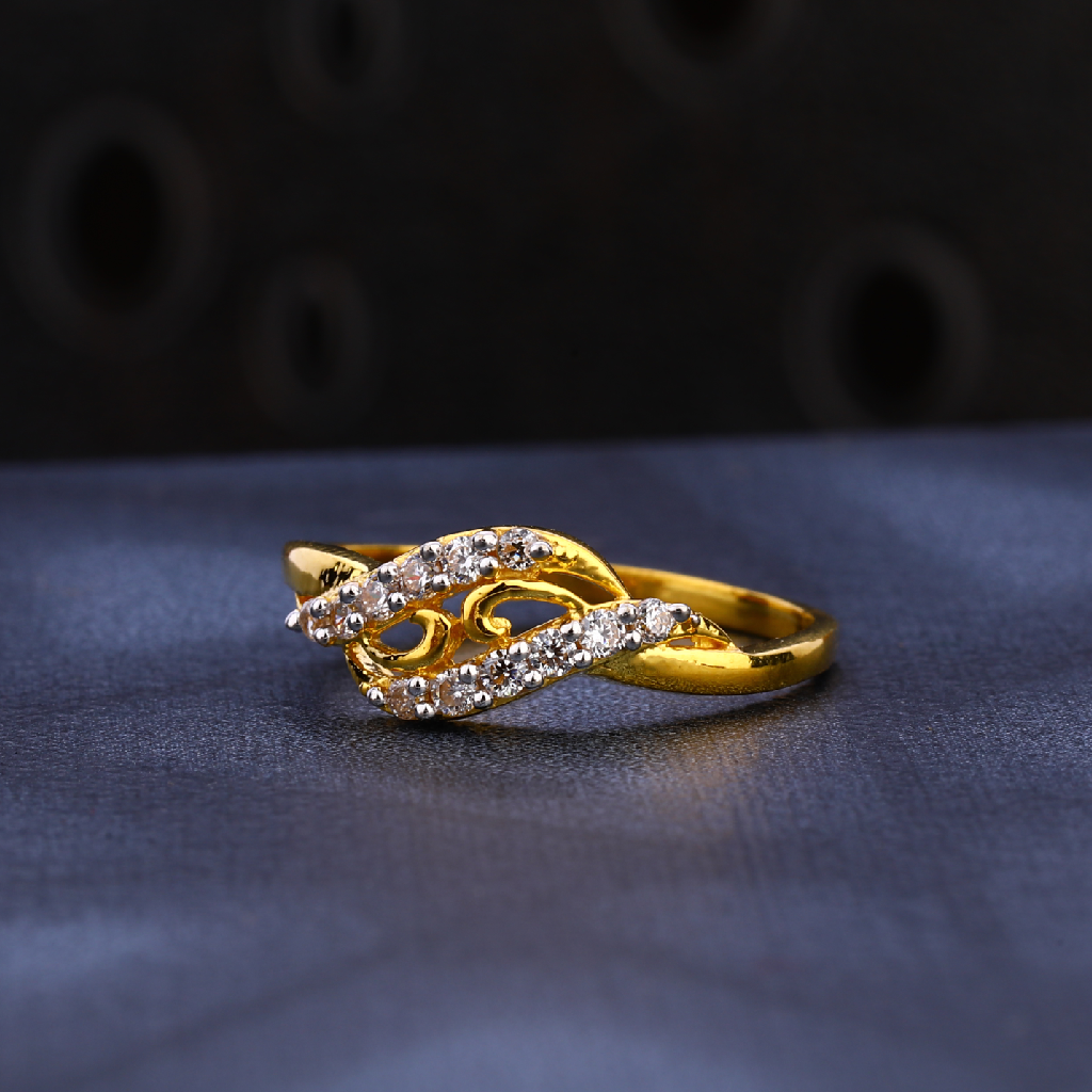 916 Gold Cz Fancy Ladies Ring LR1568