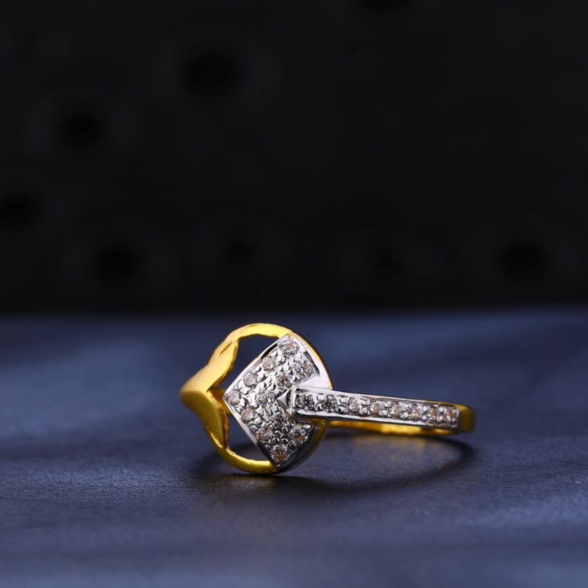 22KT Gold Stylish Ladies Ring LR1159