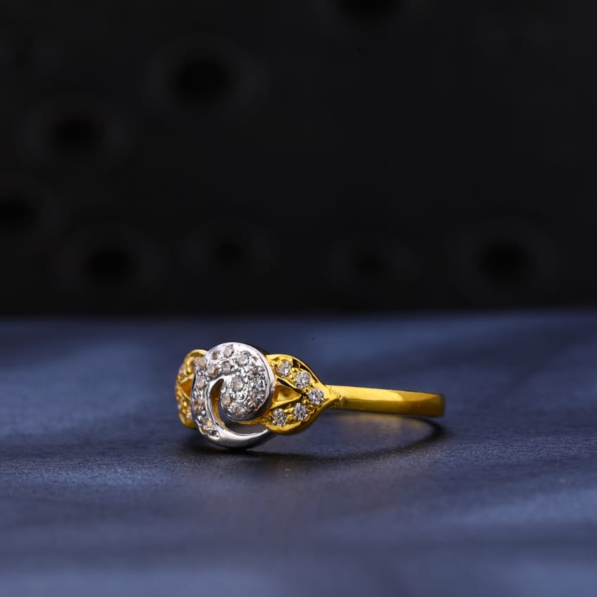 916 Gold CZ Hallmark Gorgeous Ladies Ring LR1150