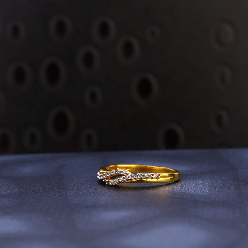 916 Gold Hallmark Classic Ladies Ring LR1587