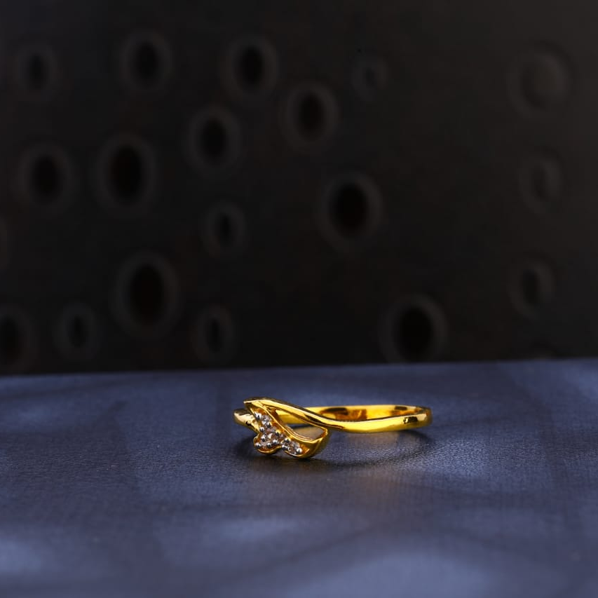916 Gold Ladies Ring LR1584